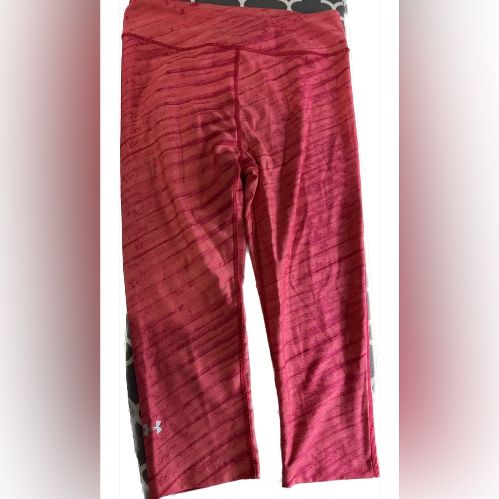 Women’s Under armor compression running tights. Capri length. Size medium.
